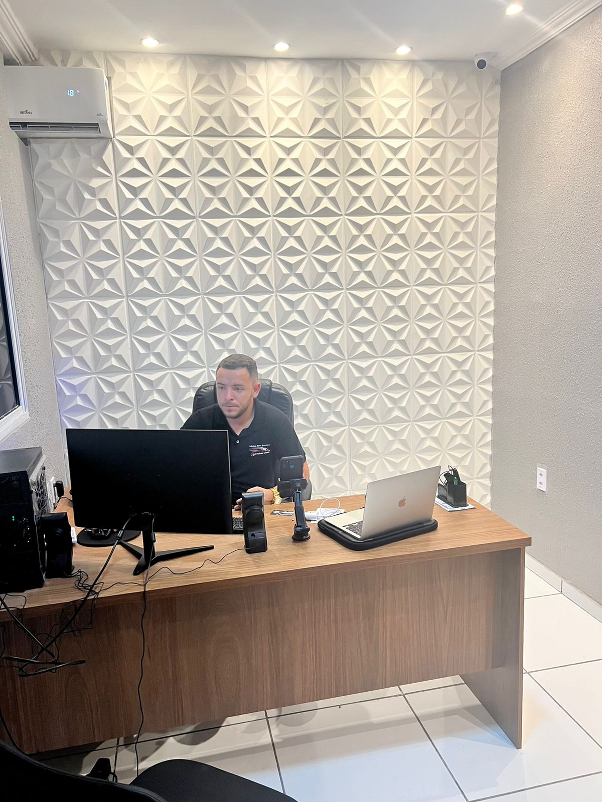 Proprietário da Oficina Nova Fortaleza Irmãos Lima